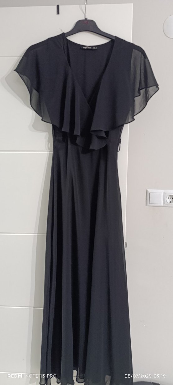 Siyah Fırfırlı Uzun Askılı Elbise - Görsel 3