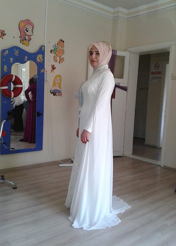 Uzun Beyaz Yüksek Yaka Tesettür Gelinlik - Görsel 3