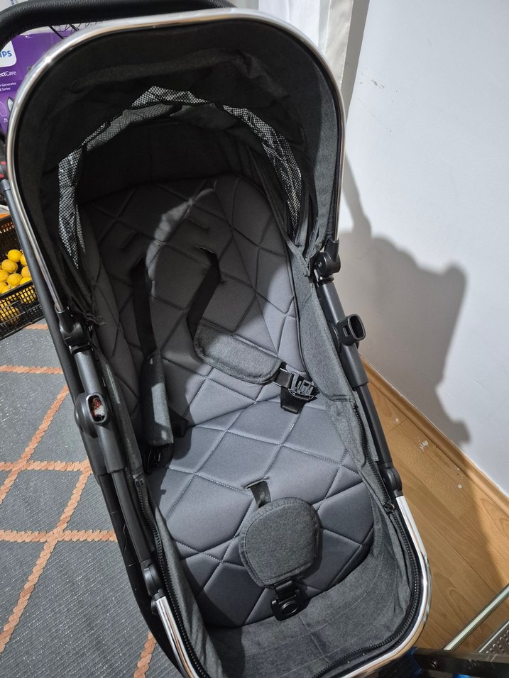 Gri Bebek Arabası ve Taşıma Koltuğu - Görsel 3