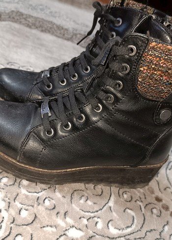 Desenli Deri Gizli Topuklu Bağcıklı Bot - Görsel 3