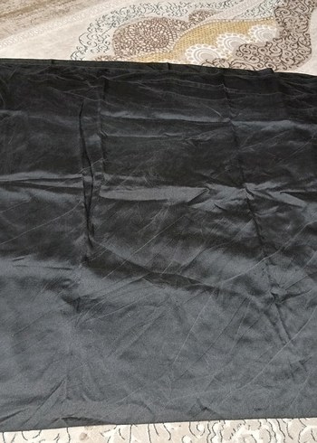 Siyah Dökümlü Kadın Saten Şal - Görsel 3