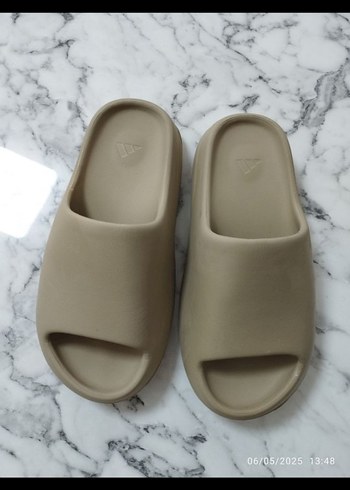 yeezy terlik