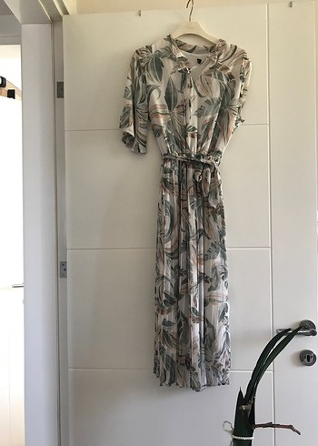 V Yaka Kısa Kollu Şifon elbise