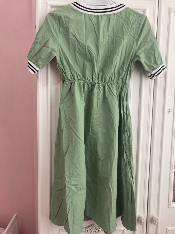 Düğmeli Yeşil V Yaka Uzun Elbise - Görsel 3