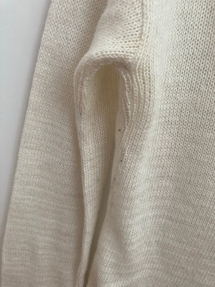Beyaz V Yaka Triko Kazak - Görsel 4