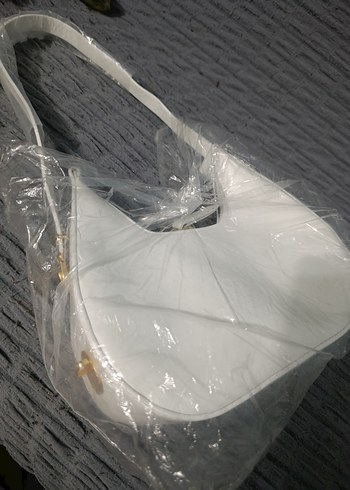 Beden beyaz Renk Beyaz Parlak Deri Tokalı Kadın Çanta
