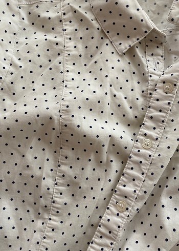 Düğmeli Beyaz Puantiyeli Uzun Kollu Gömlek - Görsel 3