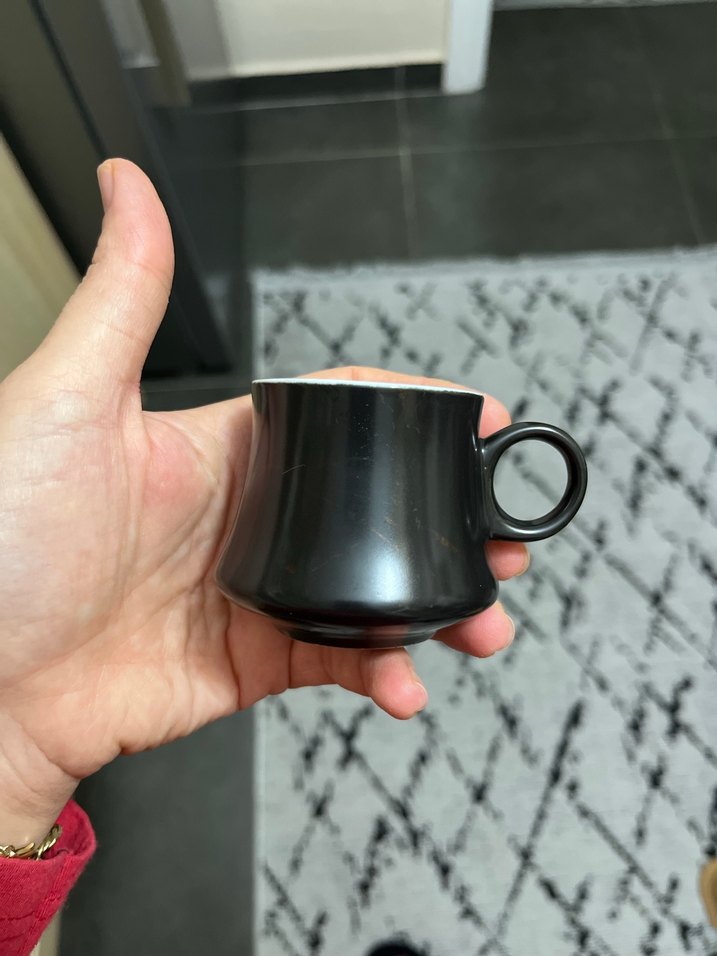 Ahşap altlıklı siyah seramik kahve fincanı - Görsel 3