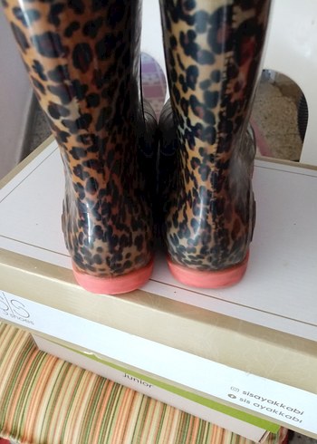 Kızlar için Leopar Desenli Lastik Yağmur Botu - Görsel 2