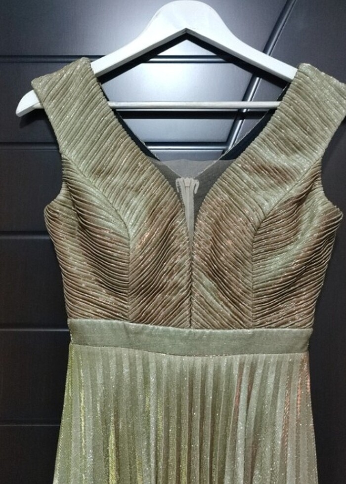 Pliseli parlak simli 38 beden Abiye Gece elbisesi - Görsel 2