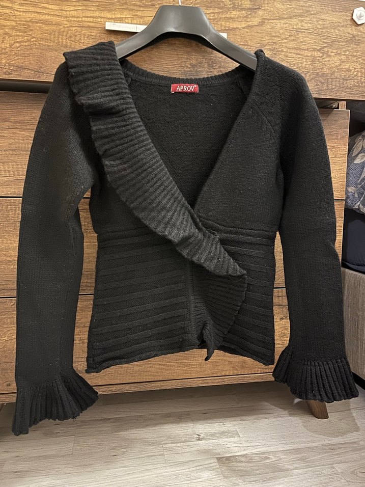 Siyah V Yaka Triko hırka - Görsel 2