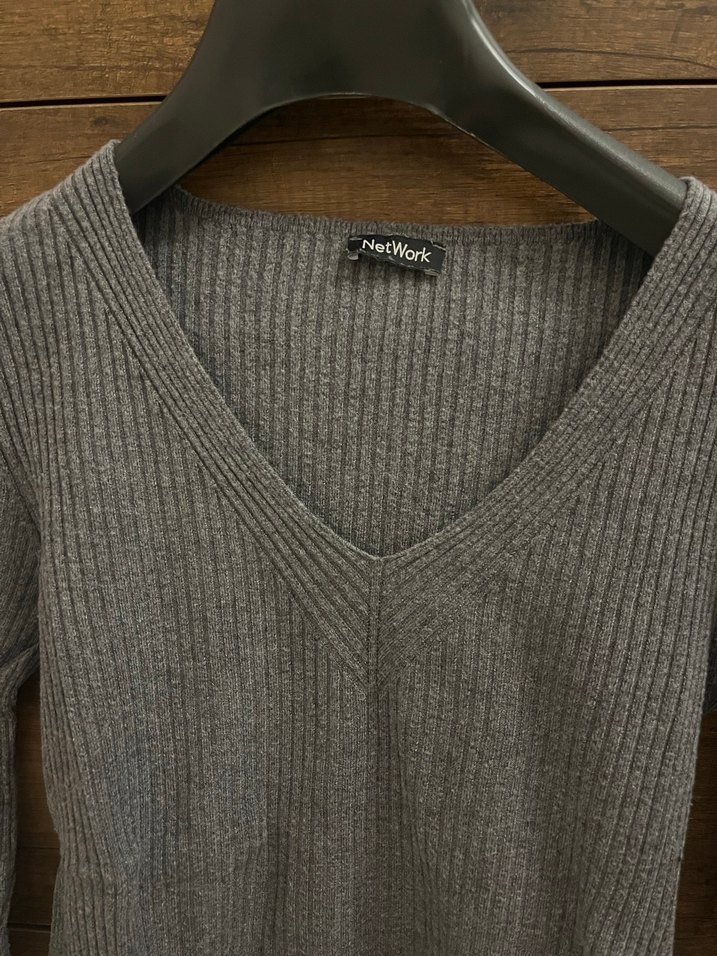Gri V Yaka Kadın Triko Kazak - Görsel 2