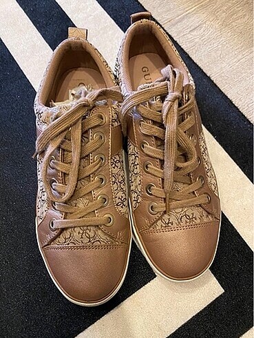 Guess sneaker