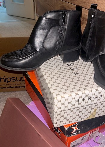 Kadın Siyah Deri Tokalı Topuklu Bot - Görsel 3