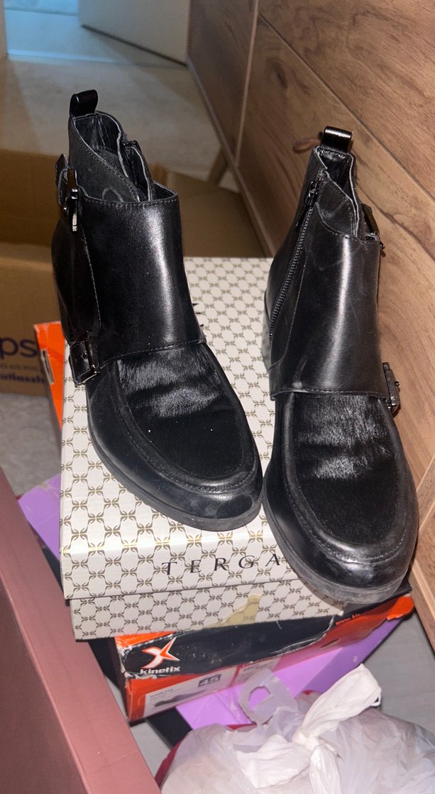 Kadın Siyah Deri Tokalı Topuklu Bot - Görsel 2