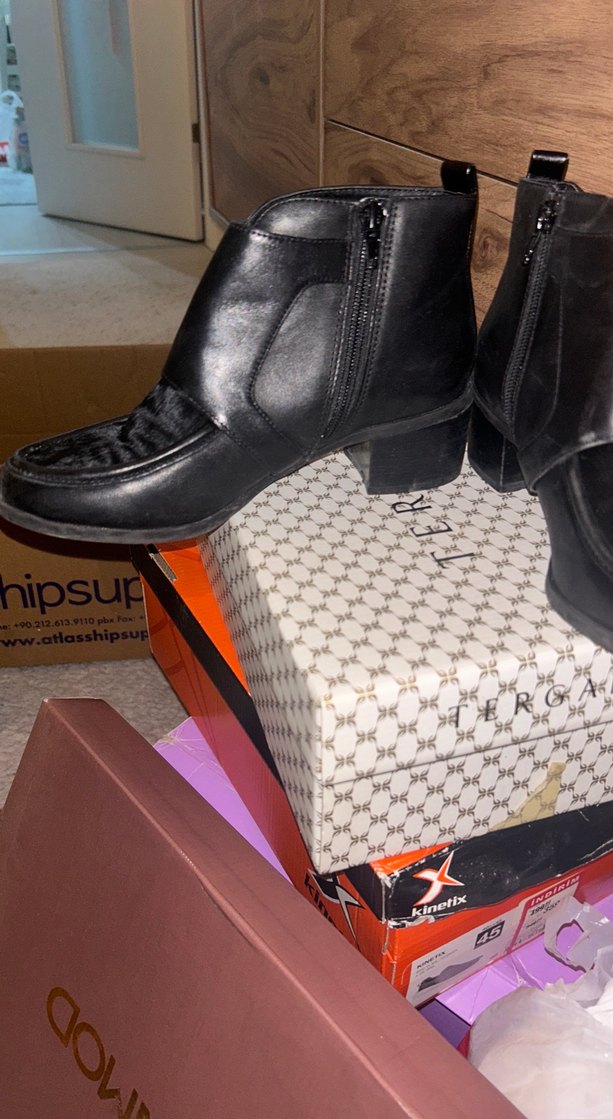 Kadın Siyah Deri Tokalı Topuklu Bot - Görsel 3