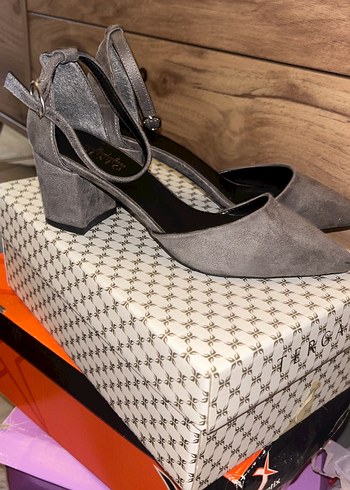 Gri Süet Topuklu Kadın Ayakkabı - Görsel 2