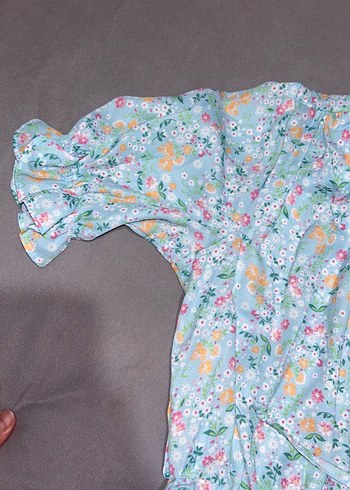 Çiçek Desenli V Yaka Kadın Bluz - Görsel 3