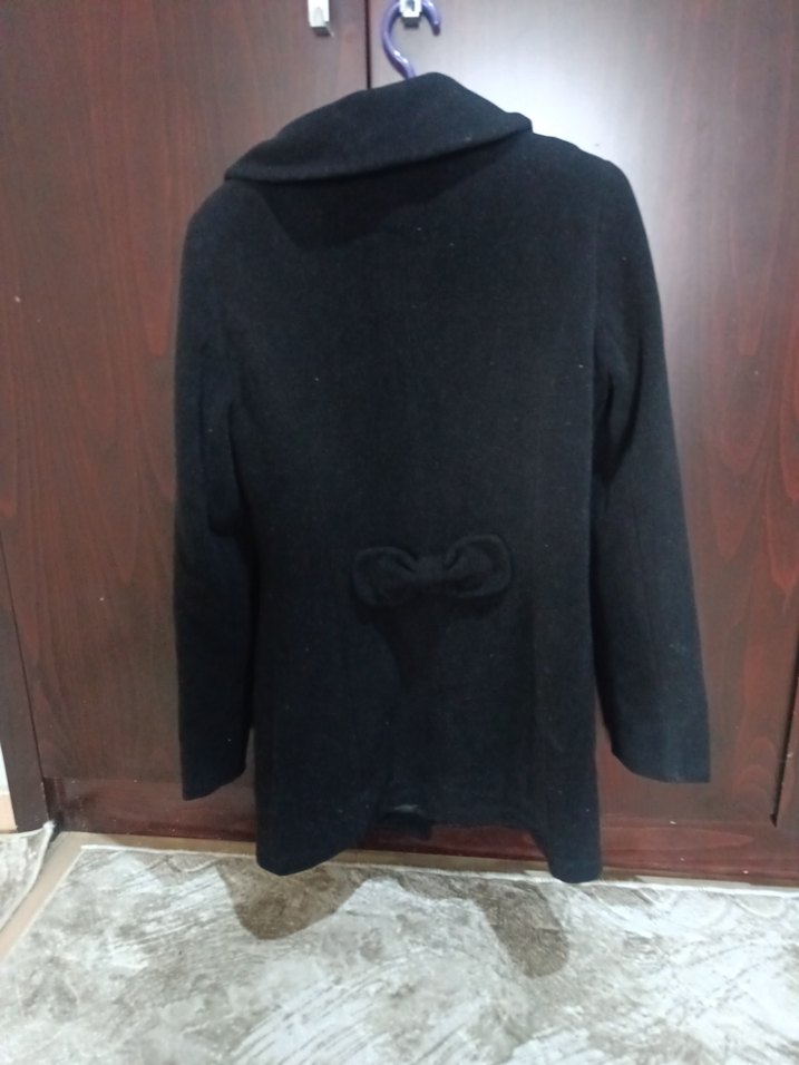 Fiyonklu Siyah Kadın Kaban - Görsel 2