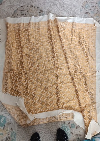 İşlemeli Parlak Bej Masa Örtüsü - Görsel 4