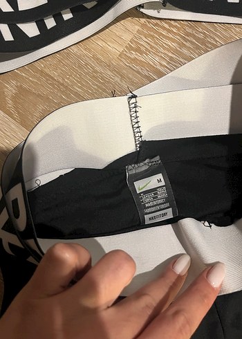 Nike Pro Siyah Mini Spor Üstü ve Kemerli Tayt - Görsel 3