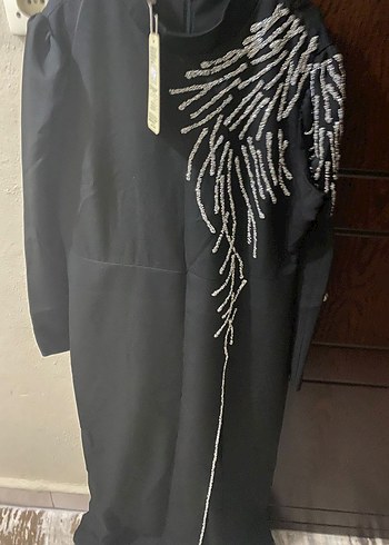 Siyah Uzun Kollu Nakışlı Siyah Elbise - Görsel 3