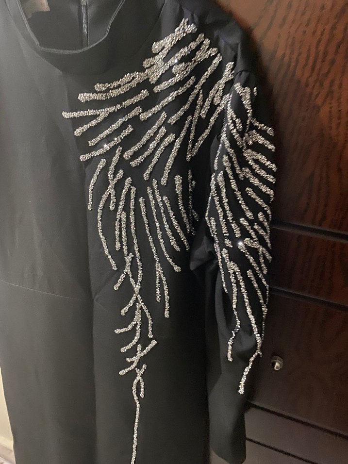 Siyah Nakışlı Püsküllü Uzun Kollu Abiye Elbise - Görsel 4