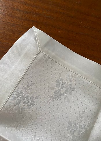 Nakışlı Beyaz saten peçete - Görsel 3