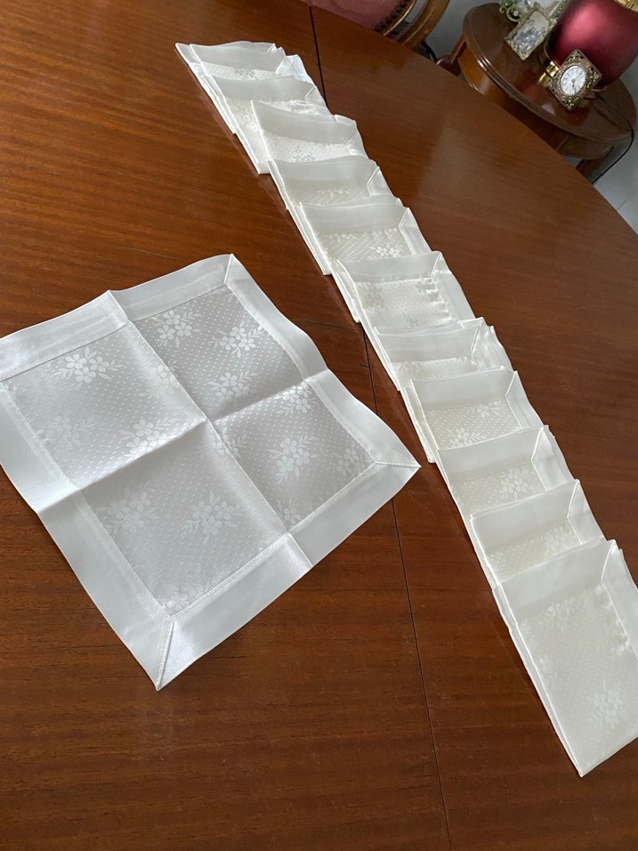 Nakışlı Beyaz saten peçete - Görsel 2