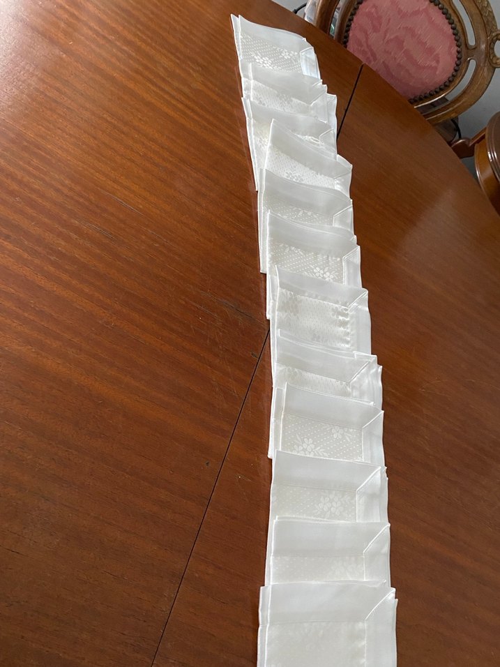 Nakışlı Beyaz saten peçete - Görsel 4