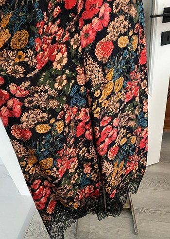 Çiçek Desenli Dantel Detaylı Uzun Bohem Tulum - Görsel 3