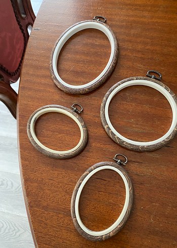 Beden ten rengi Renk Bej Oval ahşap Çerçeve