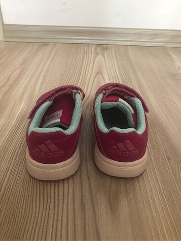 25 Beden Adidas Çocuk Spor Ayakkabı