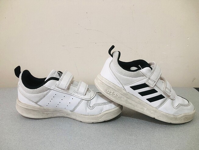 31 Beden beyaz Renk Adidas spor ayakkabı