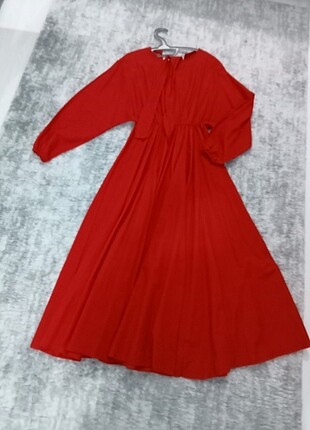 Kırmızı bol elbise