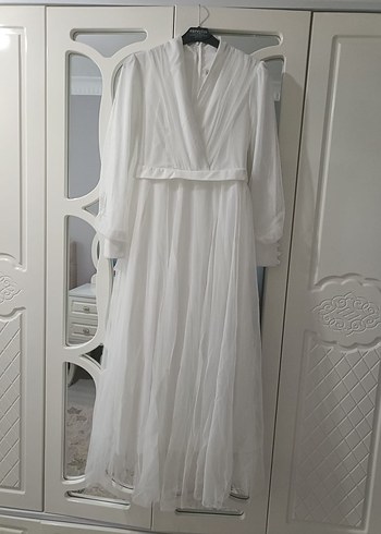 Beyaz V Yakalı Uzun nikah elbisesi