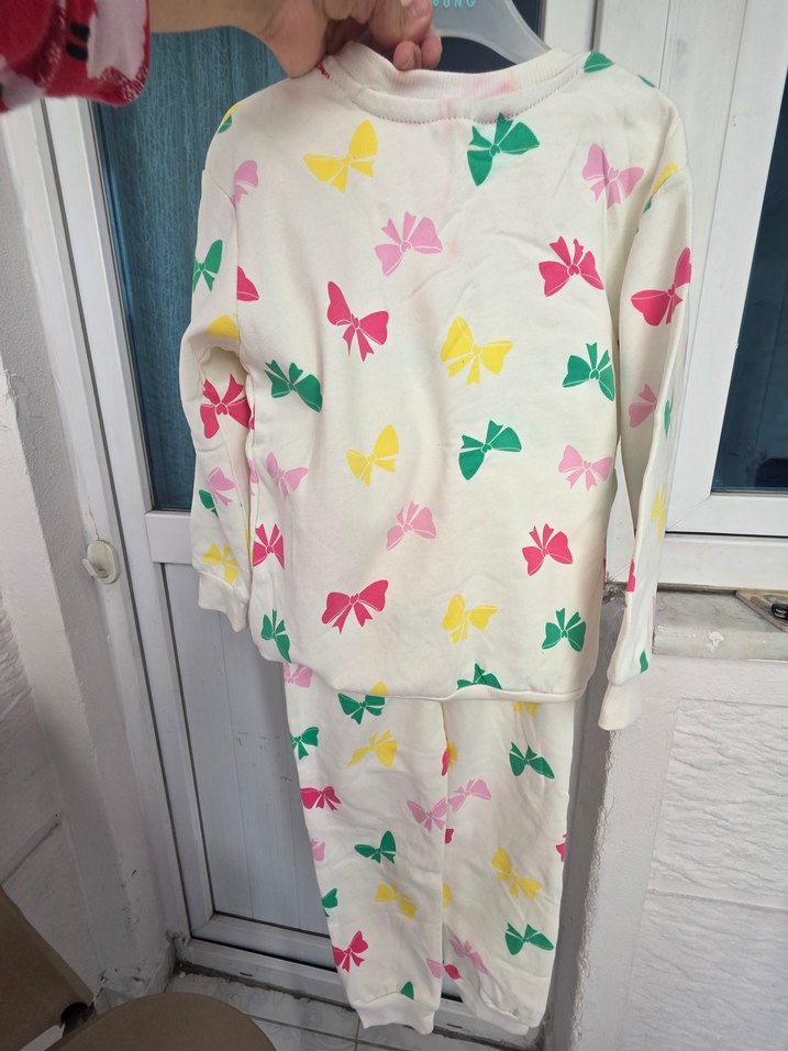 Uzun Kollu Fiyonklu Bebek Kız Takımı - Görsel 4