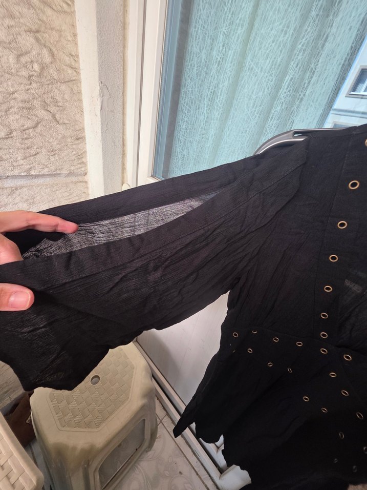 Düğmeli V Yaka Siyah Pamuklu plaj elbısesı - Görsel 4