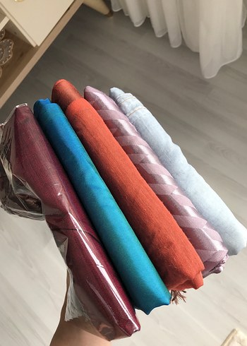 Kadın Pilili Çok Renkli Saten Şal - Görsel 7