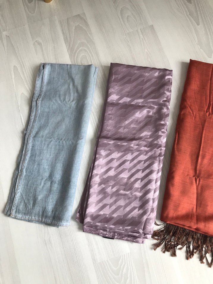 Kadın Pilili Çok Renkli Saten Şal - Görsel 4