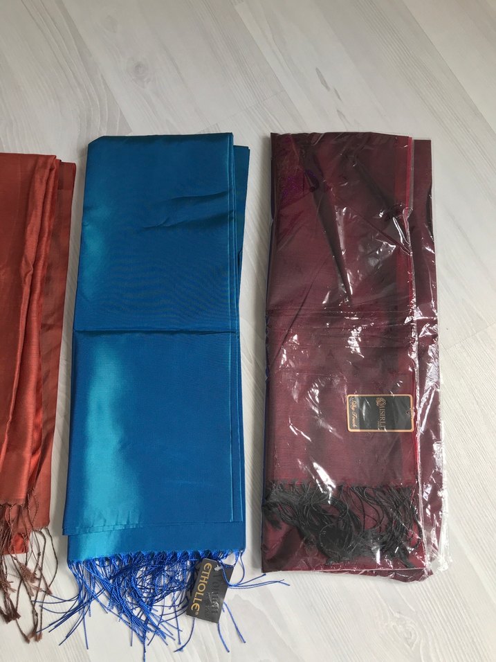 Kadın Pilili Çok Renkli Saten Şal - Görsel 2