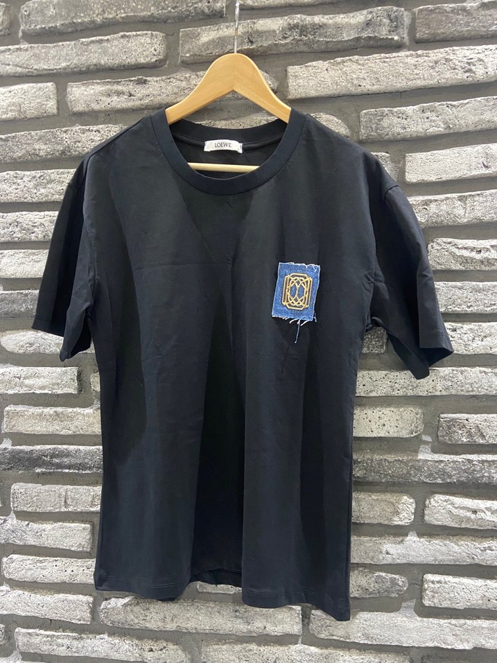 Siyah Baskılı Kadın Tişört - Görsel 2