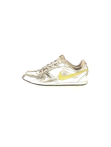 Nike Spor Ayakkabı %70 İndirimli.