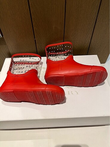 30 Beden Orjinal BURBERRY kız çocuk bot