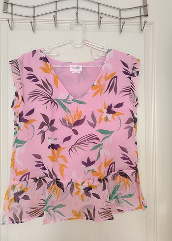 Pembe Desenli V Yaka Kolsuz Bluz iki kol arası 47 cm Boy 60 cm - Görsel 2