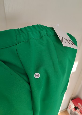 Parlak Yeşil Pilili Kadın Kumaş Pantolon - Görsel 4