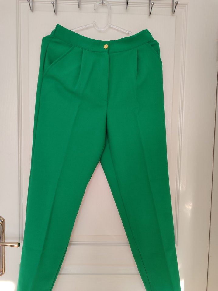 Parlak Yeşil Pilili Kadın Kumaş Pantolon - Görsel 3