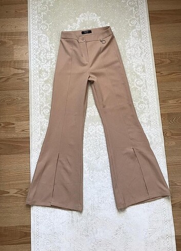 Yırtmaçlı pantolon 