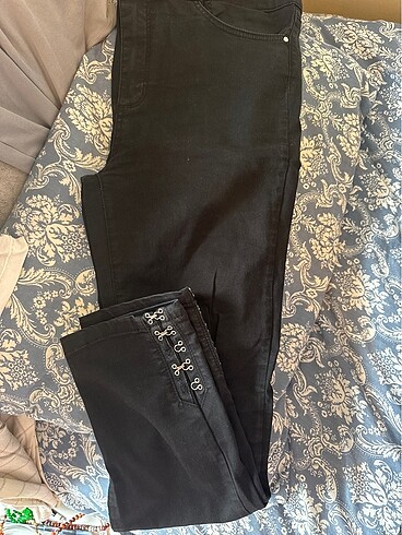 42 Beden siyah Renk Pantalon