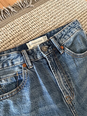 34 Beden mavi Renk Stradivarius D98 jean pantolon